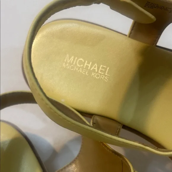Michael Kors Lemon Sandals with Gold Logo - Picture 3 of 8